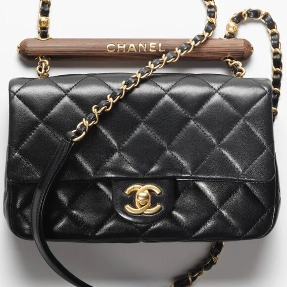 CHANEL 22A wood handle Black Quilted Shoulder Bag with Iconic Gold Hardware - Picture 1 of 4